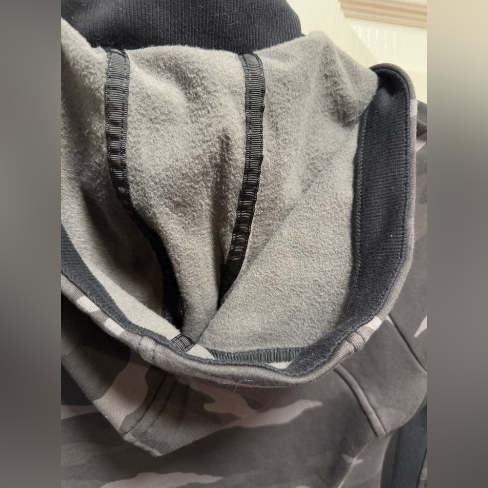 Athleta Triumph Black Camouflage Hoodie NWT size XS - Picture 11 of 11